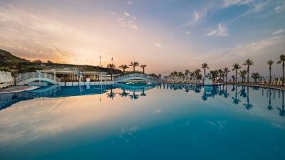 Kyrenia Beach Resorts: A Symphony of Sun, Sea, and Surreal Beauty