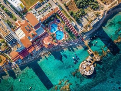 Booking2Cyprus ile Kıbrıs'ın Büyüsünü Keşfedin: Unutulmaz Oteller, Tatiller ve Uçuşlar