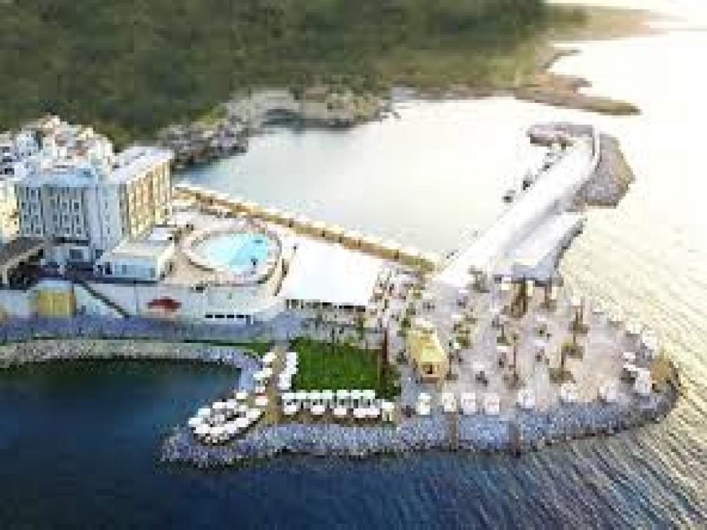 Les Ambassadeurs Hotel & Marina