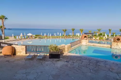 Akteon Holiday Village