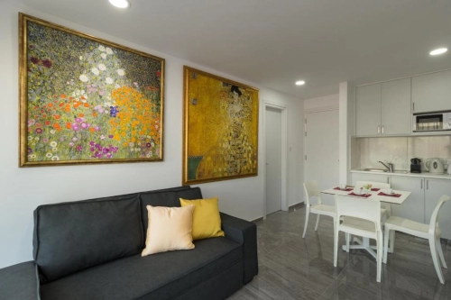 Art & Wine Studios and Apts