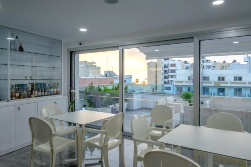 Art & Wine Studios and Apts