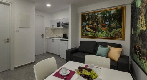 Art & Wine Studios and Apts