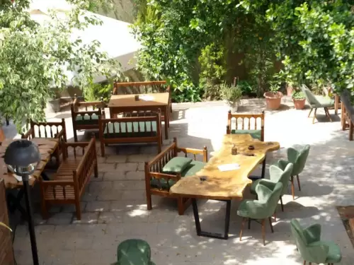 Avenue Hotel & Restaurant