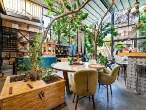Avenue Hotel & Restaurant
