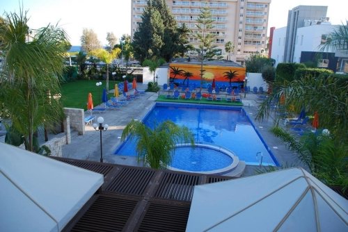 Caravel Hotel