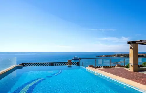 Coral Beach Hotel & Resort