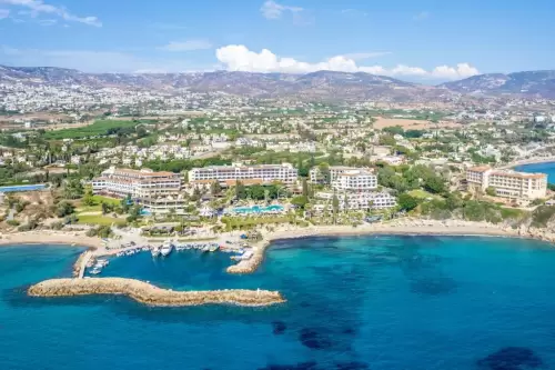 Coral Beach Hotel & Resort