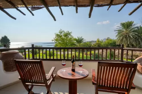Coral Beach Hotel & Resort