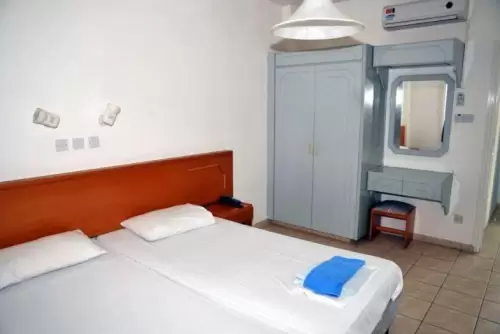 Debbie Xenia Hotel Apartments