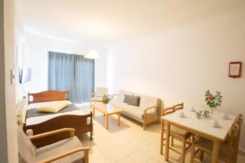 Debbie Xenia Hotel Apartments