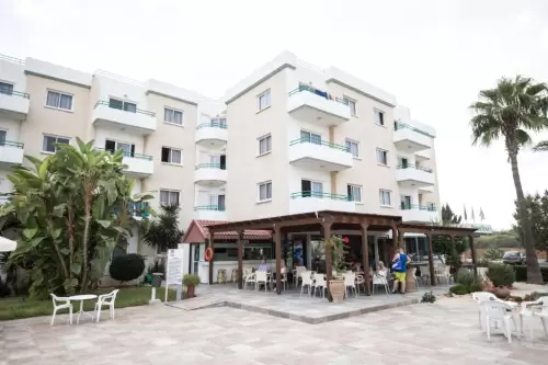 Debbie Xenia Hotel Apartments