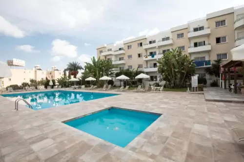 Debbie Xenia Hotel Apartments
