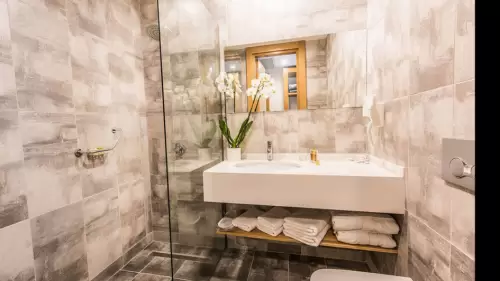 Ingate Hotel & Cafe