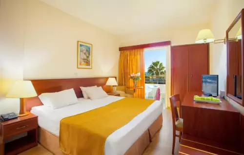 Kapetanios Limassol Hotel