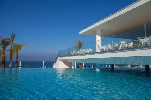 King Evelthon Beach Hotel and Resort