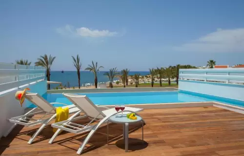 King Evelthon Beach Hotel and Resort