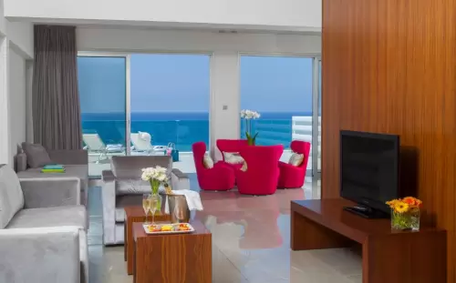 King Evelthon Beach Hotel and Resort