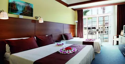 LA Hotel & Resort