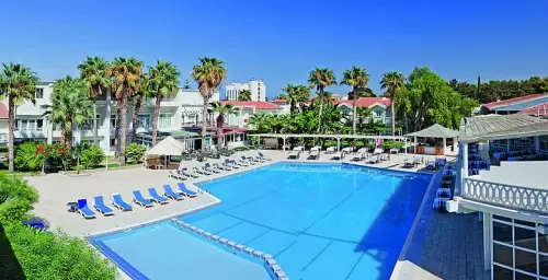 LA Hotel & Resort