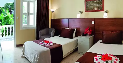 LA Hotel & Resort