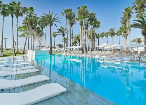 Leonardo Plaza Cypria Maris Beach Hotel & Spa & Leonardo Cypria Bay