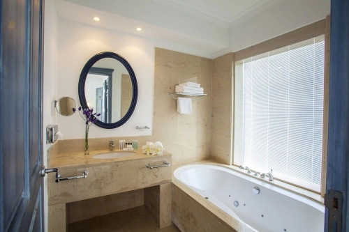 Louis Nausicaa Luxury Villas