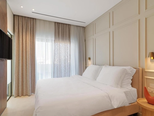 Mackenzie Beach Hotel & Apartments