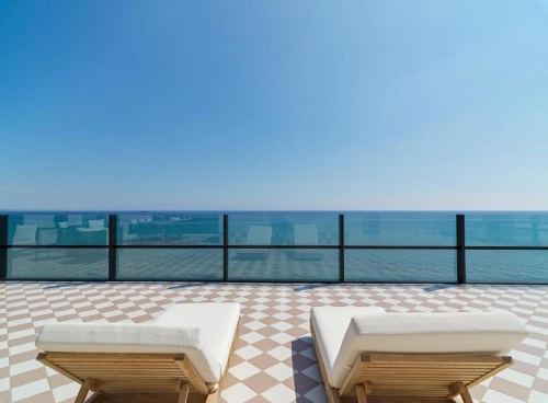 Mackenzie Beach Hotel & Apartments