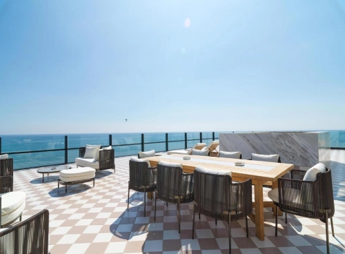 Mackenzie Beach Hotel & Apartments