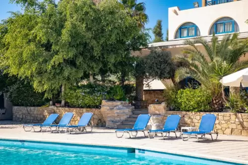 Navarria Hotel