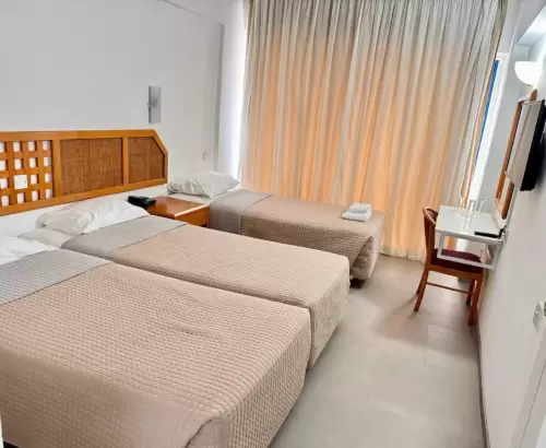 Navarria Hotel