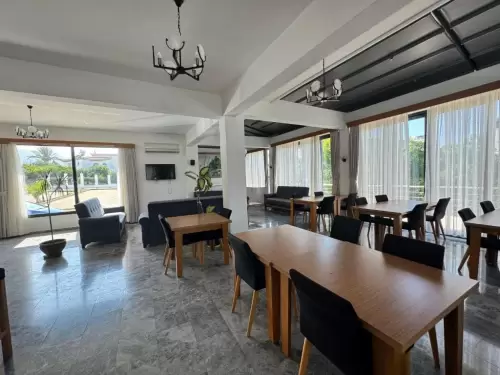 Oasis Hotel
