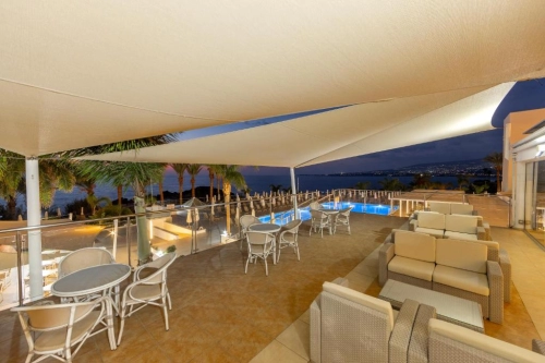 Queens Bay Hotel