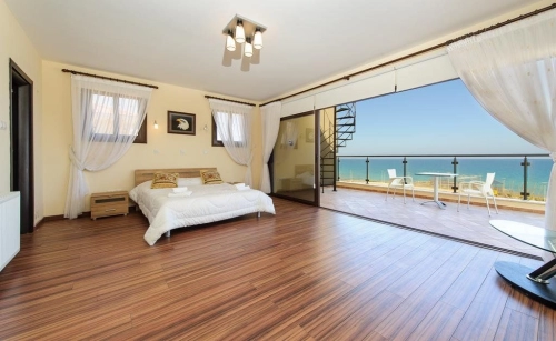 Mike & Lenos Tsoukkas Luxury Villas