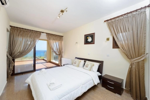 Mike & Lenos Tsoukkas Luxury Villas