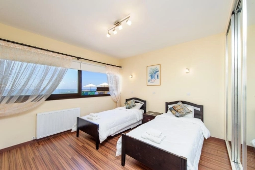 Mike & Lenos Tsoukkas Luxury Villas