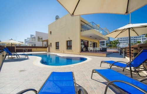 Mike & Lenos Tsoukkas Luxury Villas