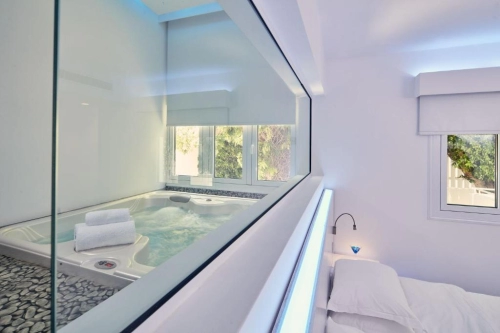 So White Boutique Suites