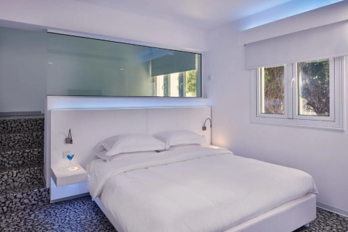 So White Boutique Suites