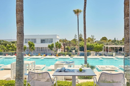 So White Boutique Suites
