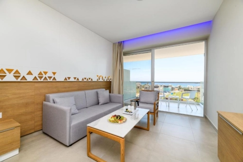 Tasia Maris Seasons Hotel