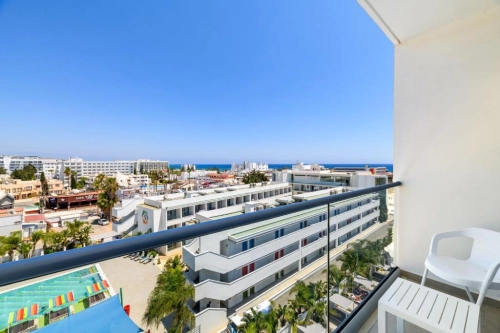 Tasia Maris Seasons Hotel