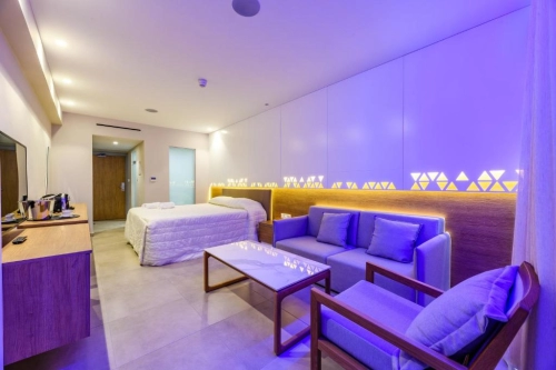 Tasia Maris Seasons Hotel