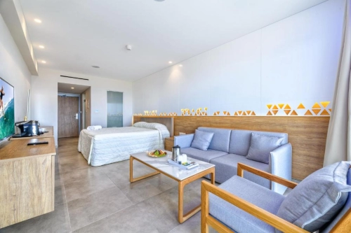 Tasia Maris Seasons Hotel