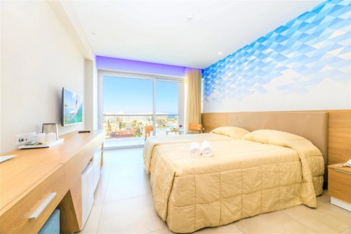 Tasia Maris Seasons Hotel