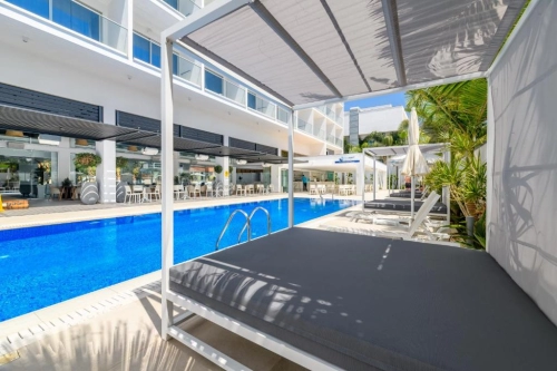 Tasia Maris Seasons Hotel